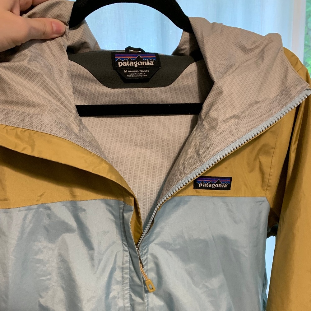 PATAGONIA RAIN JACKET